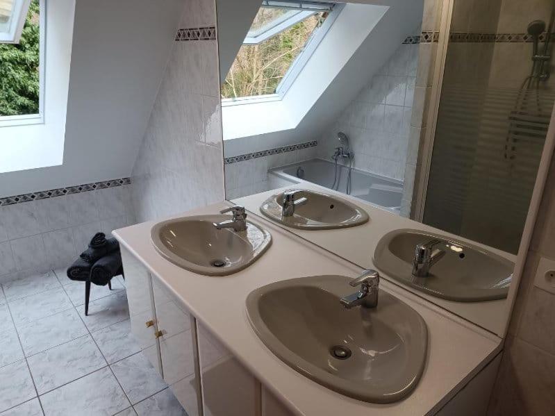 La Fontaine Aux Enfants - Gr5 - Chambre Avec Sdb Privee Abreschviller 外观 照片
